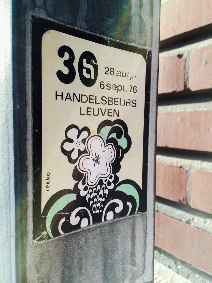 Sticker Handelsbeurs. Te Voet in de Stad. Foto Hendrik Elie Vanden Abeele