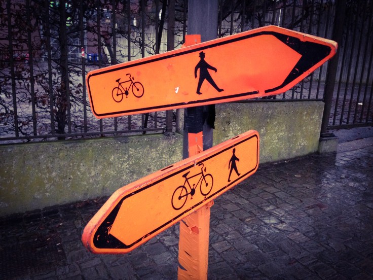 Het kan alle kanten uit. Te Voet in de Stad. Hendrik Elie Vanden Abeele foto