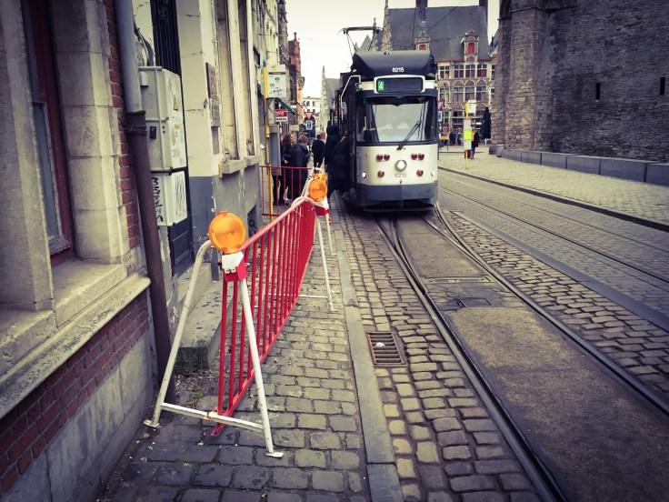 Tram. Te Voet in de Stad. Foto Hendrik Elie Vanden Abeele
