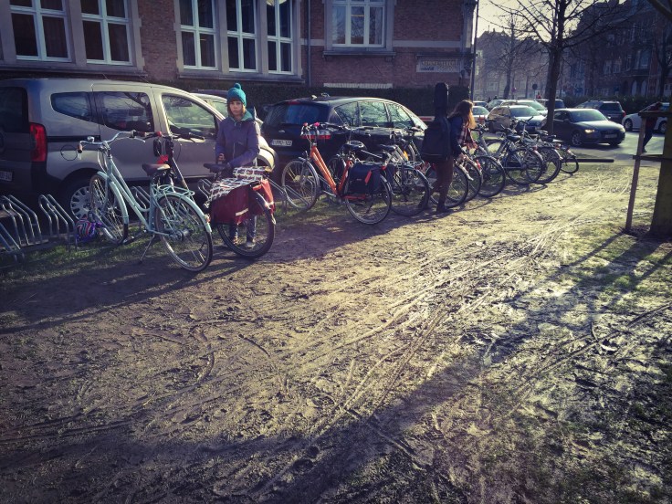 Fietsparkeerplaatsen. Te Voet in de Stad. Foto Hendrik Vanden Abeele