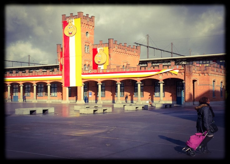 Aalst station carnaval. Te Voet in de Stad. Foto Hendrik Elie Vanden Abeele