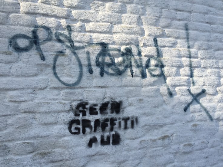 Geen graffiti aub. Te Voet in de Stad. Foto Hendrik Elie Vanden Abeele