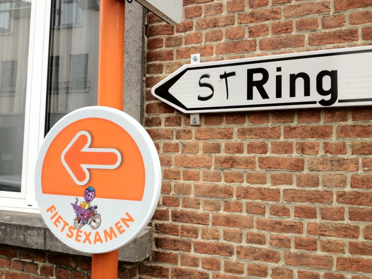 Ring en String. Te Voet in de Stad. Foto Hendrik Elie Vanden Abeele