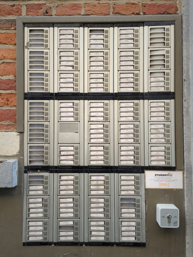 Belletjes. Te Voet in de Stad. Foto Hendrik Elie Vanden Abeele