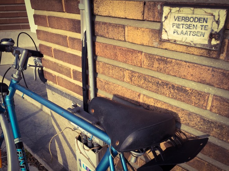 Verboden. Te Voet in de Stad. Foto Hendrik Elie Vanden Abeele