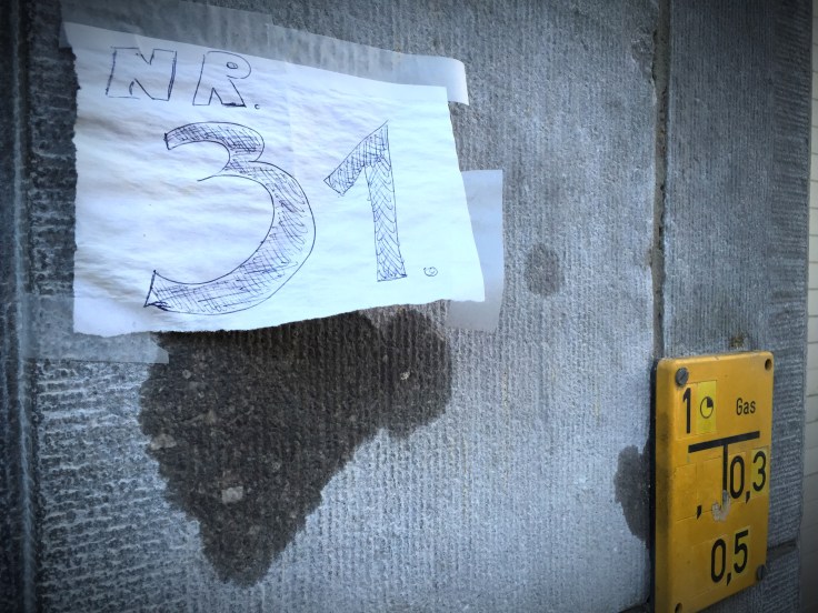 Nummer 31. Te Voet in de Stad. Foto Hendrik Elie Vanden Abeele