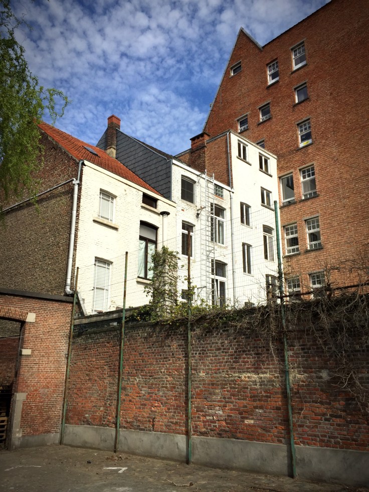 Hoogst. Te Voet in de Stad. Foto Hendrik Elie Vanden Abeele