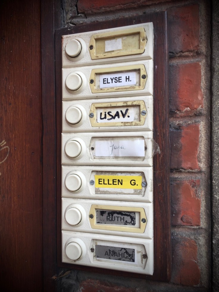 Koterij #14 Anahi en zo. 22 maart 2015. Hendrik Vanden Abeele te voet in de stad