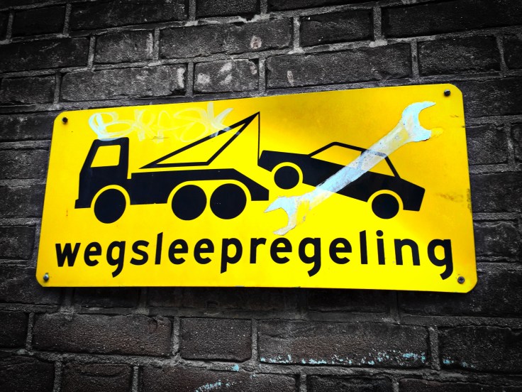 Wegsleepregeling. Leiden, Ceciliastraat, 8 februari 2015. Te Voet in de Stad. Hendrik Vanden Abeele