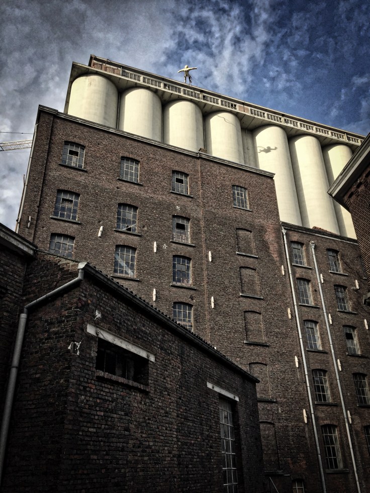 Astronaut. Leuven, Havenkant, 21 december 2015, Foto Hendrik Elie Vanden Abeele. Te Voet in de Stad