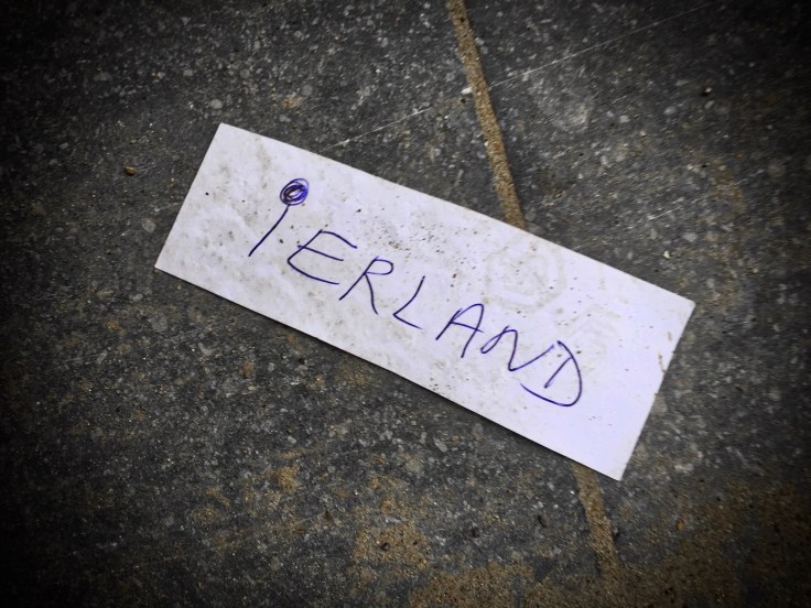 Groundtext #76 Ierland. Leuven, Janseniusstraat, 18 december 2015, Foto Hendrik Elie Vanden Abeele. Te Voet in de Stad