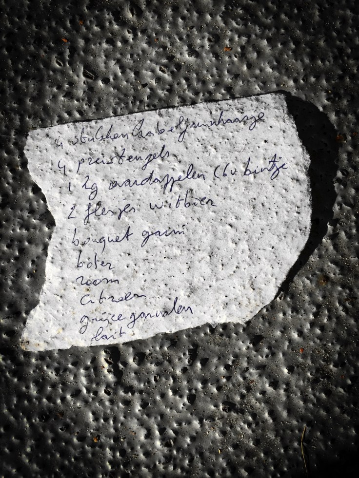 Groundtext #92 Preistengels. Leuven, Naamsepoort, 1 november 2015, Foto Hendrik Elie Vanden Abeele. Te Voet in de Stad