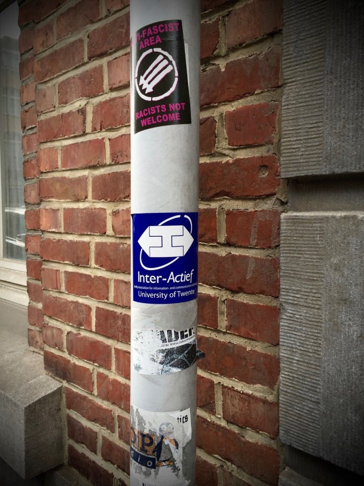 Plakkatief #14. University of Twente. Koning Leopold I straat, 22 maart 2015. Te voet in de stad. Hendrik Vanden Abeele