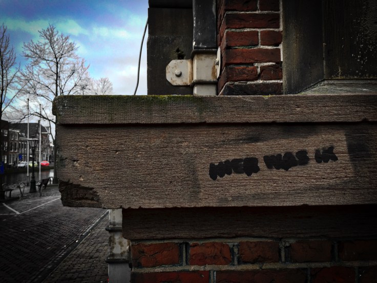 Teken aan de wand #54 Hier was ik. Leiden, Oude Singel, 8 februari 2015. Te Voet in de Stad. Hendrik Vanden Abeele
