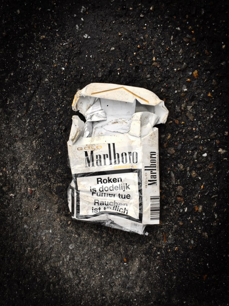 Nicotiana #9 Marlboro Gold. Leuven, Dekenstraat, 25 januari 2015, Foto Hendrik Elie Vanden Abeele. Te Voet in de Stad