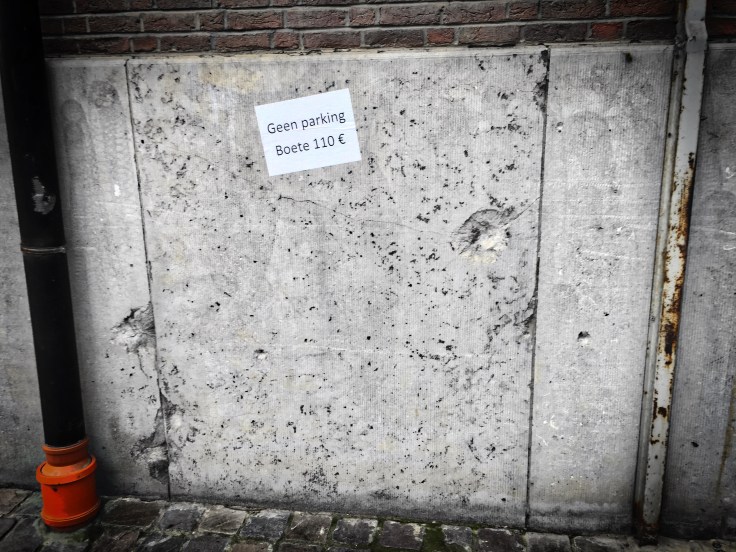 en-hoeveel-voor-wildplakken-leuven-engels-plein-21-december-2015-foto-hendrik-elie-vanden-abeele-te-voet-in-de-stad