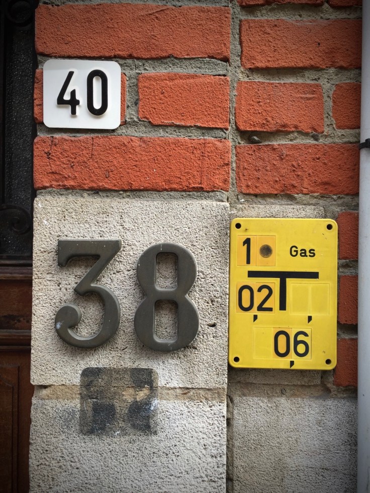 nummertje-trek-40-38-etc-te-voet-in-de-stad-hendrik-vanden-abeele