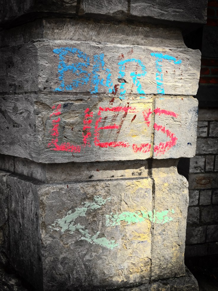 teken-aan-de-wand-74a-leuven-omgeving-minderbroedersstraat-21-augustus-2015-foto-hendrik-elie-vanden-abeele-te-voet-in-de-stad