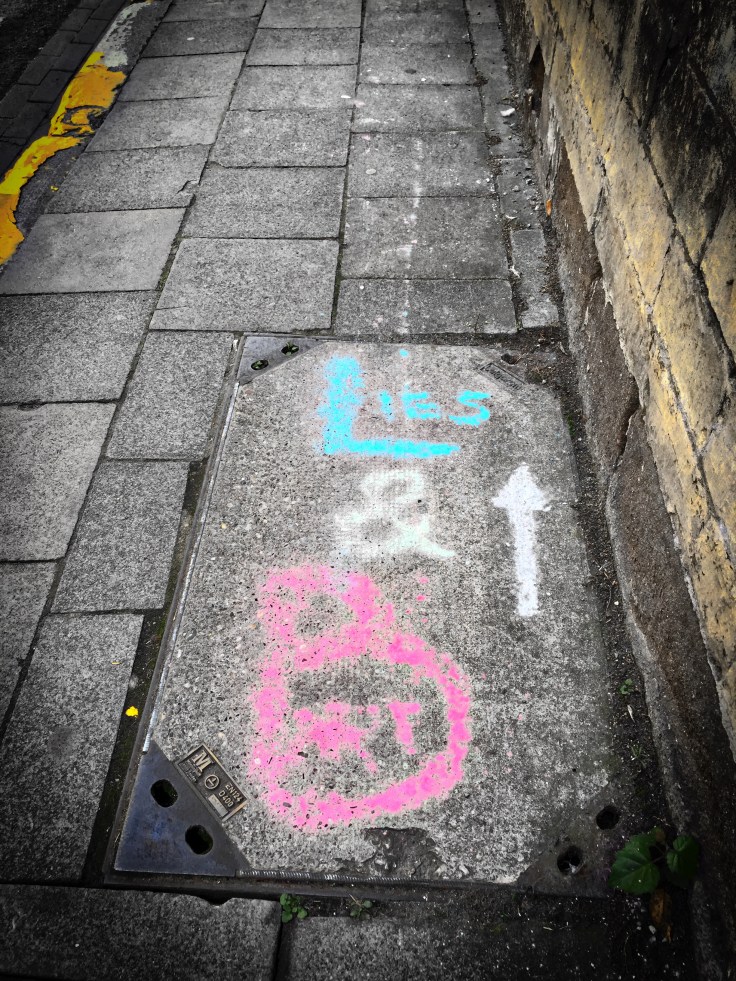 teken-aan-de-wand-74b-leuven-omgeving-minderbroedersstraat-21-augustus-2015-foto-hendrik-elie-vanden-abeele-te-voet-in-de-stad